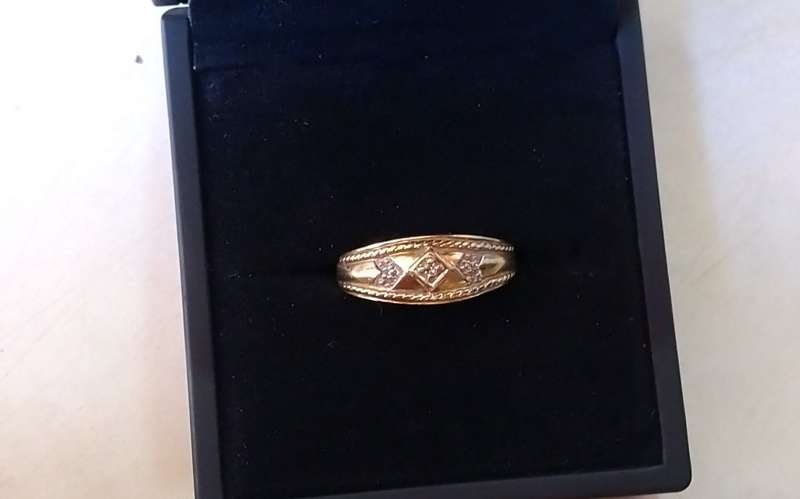 `ELEGANT`  LADIES DIAMOND DRESS RING set in 9 Carat Gold.
