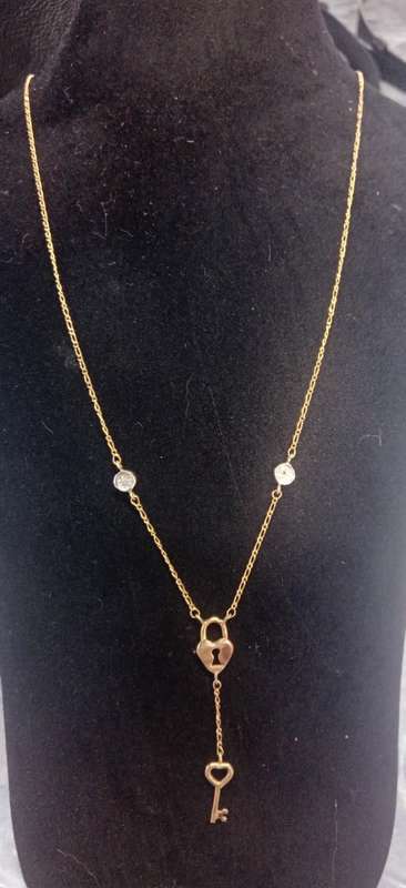 Genuine Yellow Gold Locket and Key Lariat set in a 9ct Gold chain