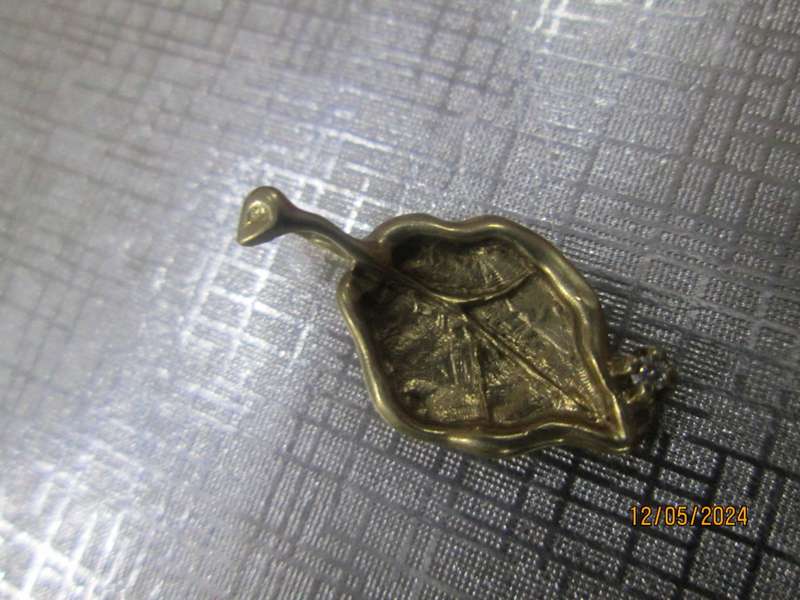 `GENUINE 9 CARAT GOLD LEAF PENDANT With a 0.05 Carat Natural Diamond