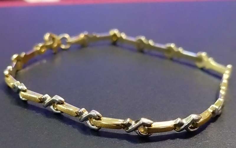 Beautiful `TWO TONE` 9ct Ladies Designer Bracelet.