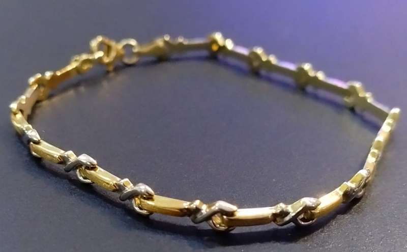 Beautiful `TWO TONE` 9ct Ladies Designer Bracelet.