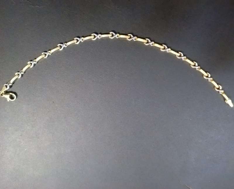 Beautiful `TWO TONE` 9ct Ladies Designer Bracelet.