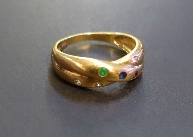 Ladies `Beautiful` Gemstone Crossover 9ct Yellow Gold Dress Ring.