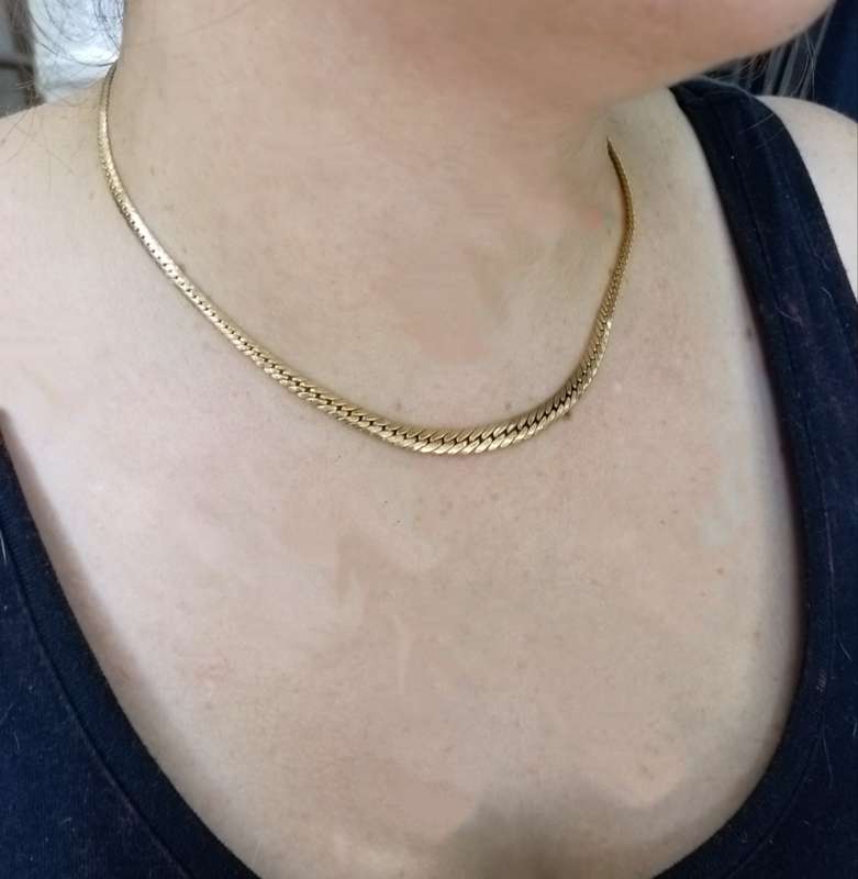 Beautiful `ITALY 9CT GOLD` Ladies SNAKE CHAIN.