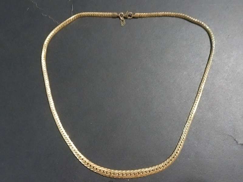 Beautiful `ITALY 9CT GOLD` Ladies SNAKE CHAIN.