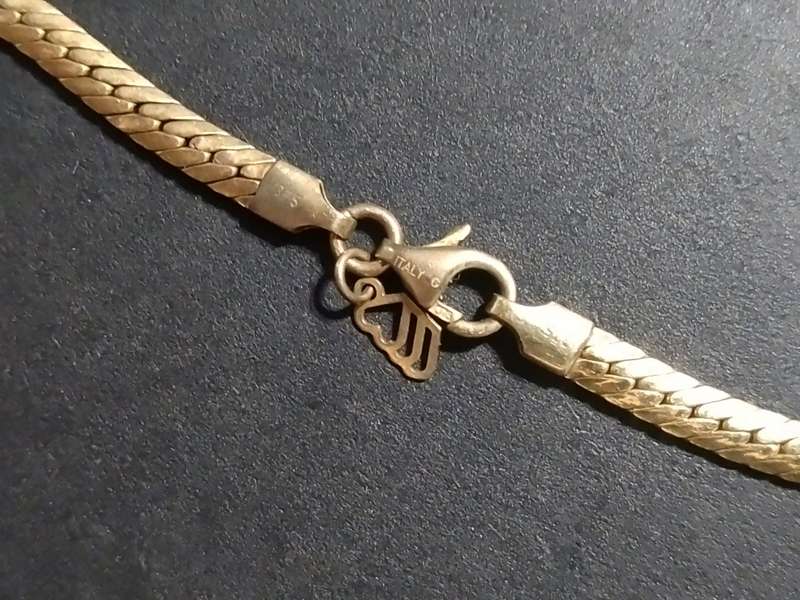 Beautiful `ITALY 9CT GOLD` Ladies SNAKE CHAIN.