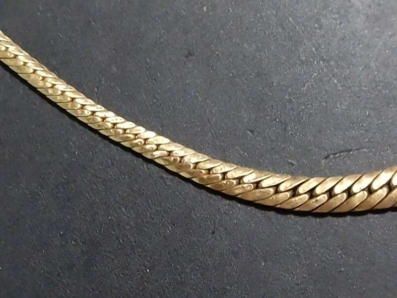 Beautiful `ITALY 9CT GOLD` Ladies SNAKE CHAIN.