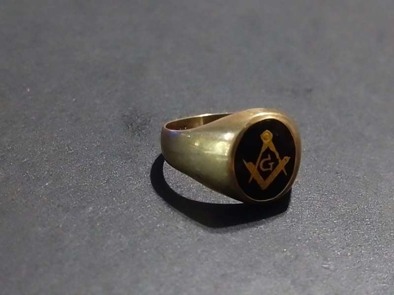 Antique `MASONIC` 9CT YELLOW GOLD Men`s Signet Ring.