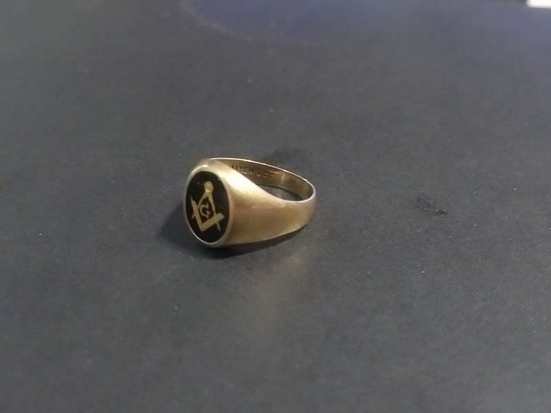 Antique `MASONIC` 9CT YELLOW GOLD Men`s Signet Ring.