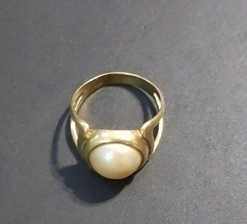 `NATURAL MABI` Set in a 9CT. `SPLIT SHANK` YELLOW GOLD  Ring.