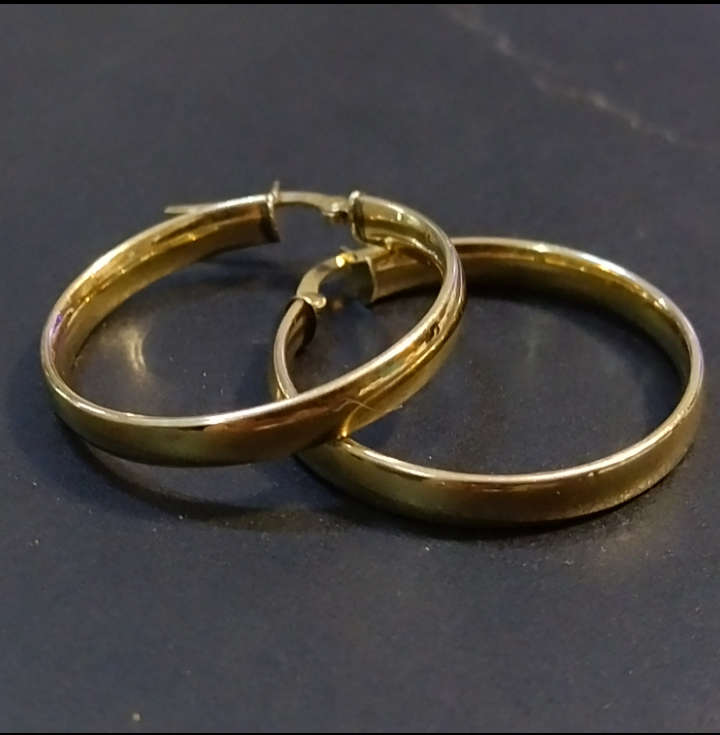 `ITALY` HOLLOW GOLD / 9CT Yellow Gold Hoop Earrings.