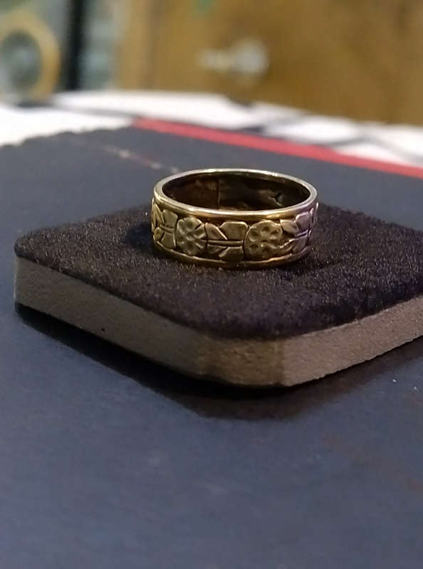 `ANTIQUE WEDDING RING` Floral Design set in 9CT Yellow and White Gold (Genuine Gold.)