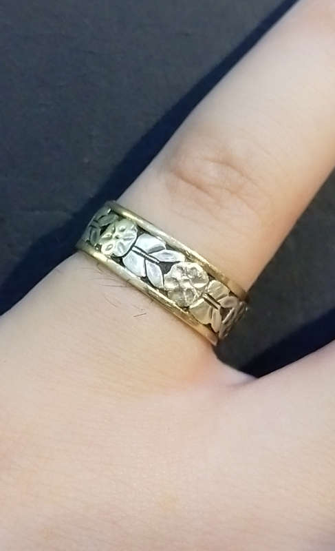 `ANTIQUE WEDDING RING` Floral Design set in 9CT Yellow and White Gold (Genuine Gold.)