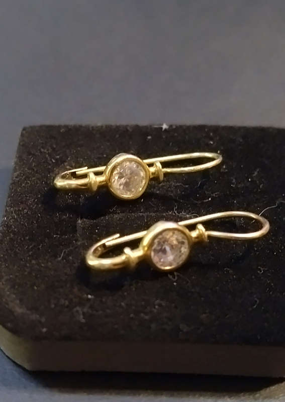 `Gorgeous Ladies` 9CT Yellow Gold `LEVERBACK EARRINGS` (Genuine Gold)