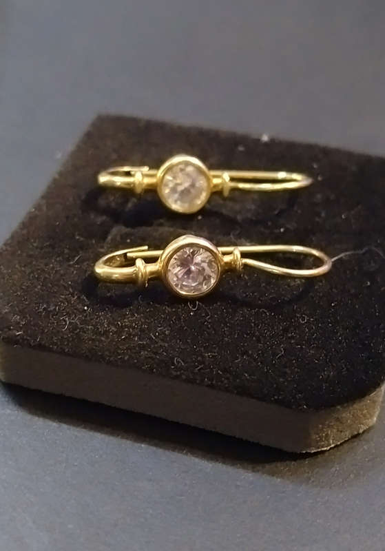 `Gorgeous Ladies` 9CT Yellow Gold `LEVERBACK EARRINGS` (Genuine Gold)