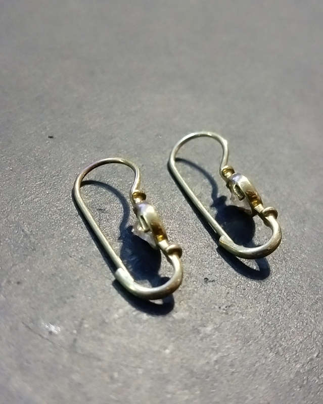 `Gorgeous Ladies` 9CT Yellow Gold `LEVERBACK EARRINGS` (Genuine Gold)