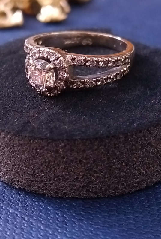 0.80 Carat Diamond Engagement `Split Shank` Ring in 18CT White Gold.( Genuine Diamonds & Gold)