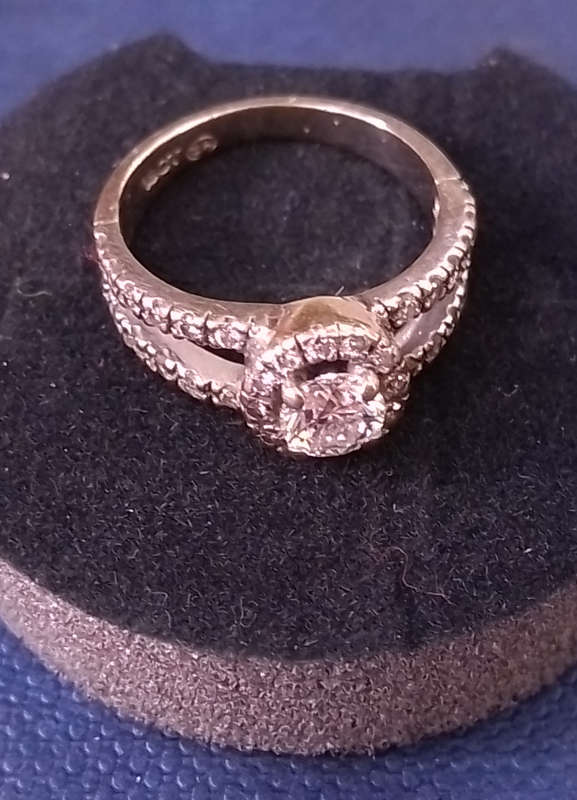 0.80 Carat Diamond Engagement `Split Shank` Ring in 18CT White Gold.( Genuine Diamonds & Gold)