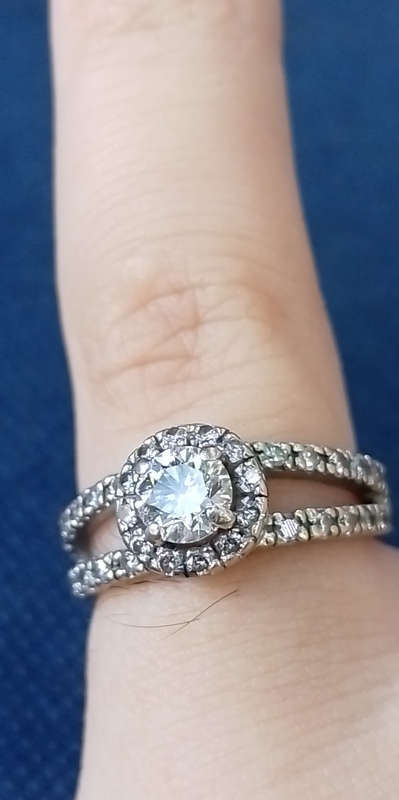 0.80 Carat Diamond Engagement `Split Shank` Ring in 18CT White Gold.( Genuine Diamonds & Gold)