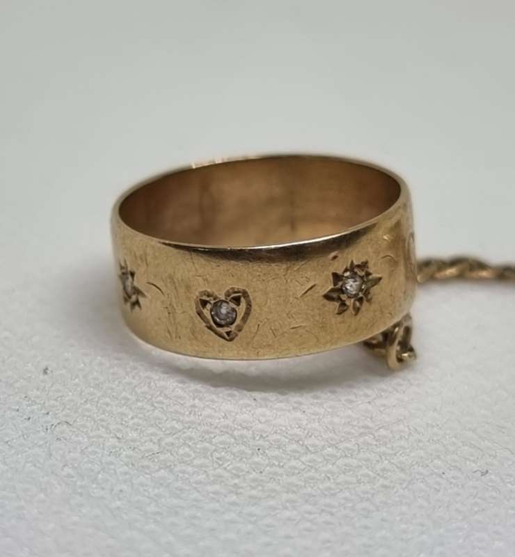 `ANTIQUE` COKE NAIL RING Set in 9CT Yellow Gold (Genuine Gold)