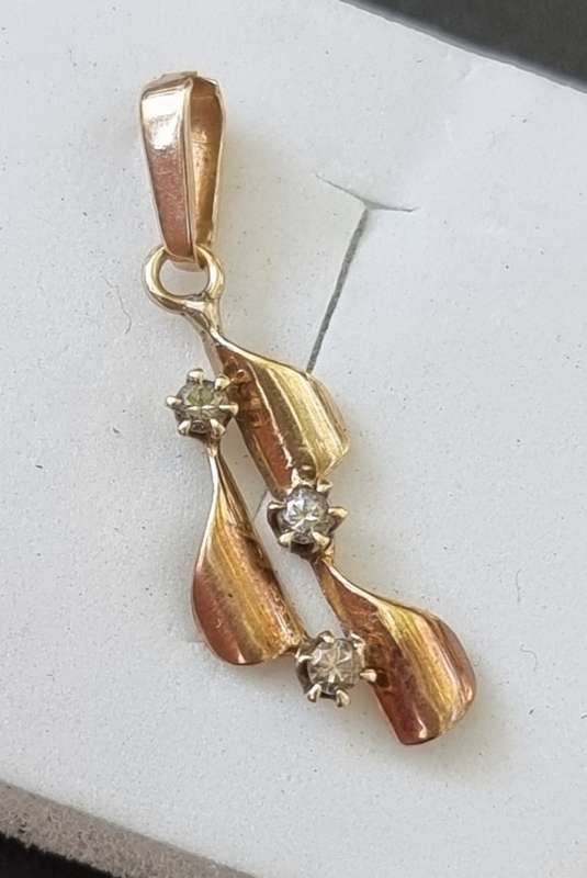 `NATURAL DIAMONDS` Set in a 12CT Portuguese Gold Pendant (Genuine Gold)