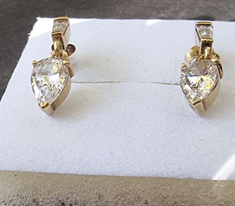 9CT Yellow Gold Pear CZ Drop Earrings. ( Genuine Gold)