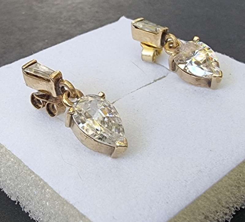 9CT Yellow Gold Pear CZ Drop Earrings. ( Genuine Gold)
