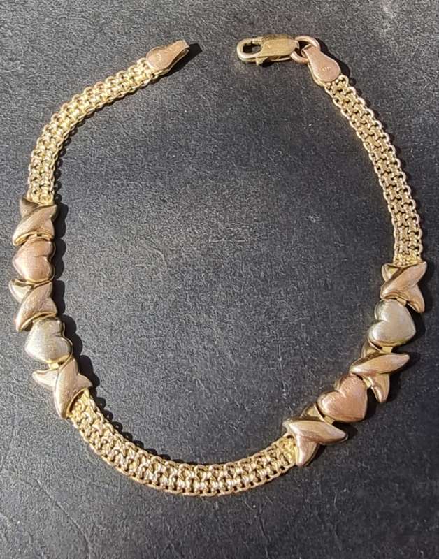 `HEARTS and KISSES` MESH BRACELET Set in 9CT Yellow / White and Rose Gold  Bracelet.(Genuine Gold.)