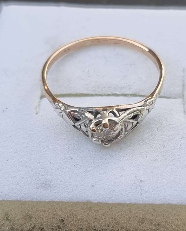 `ANTIQUE` 0.32 Carat Natural Diamond Set in Platinum and Yellow Gold. ( Genuine Gold )
