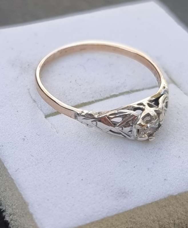 `ANTIQUE` 0.32 Carat Natural Diamond Set in Platinum and Yellow Gold. ( Genuine Gold )