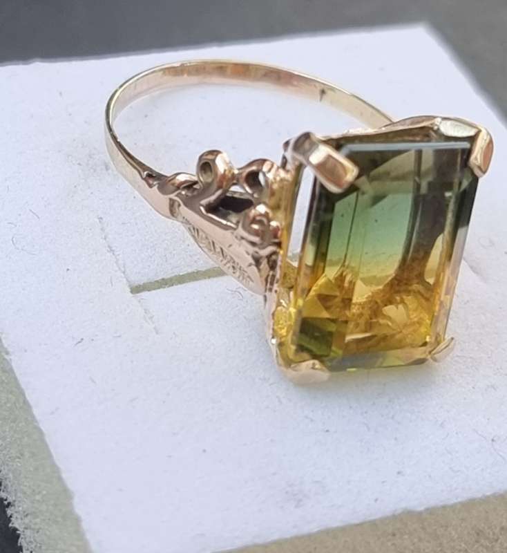` NATURAL Bi-Colored Tourmaline` Set in a `VINTAGE` 9CT Yellow Gold Ring. (Genuine Gold)