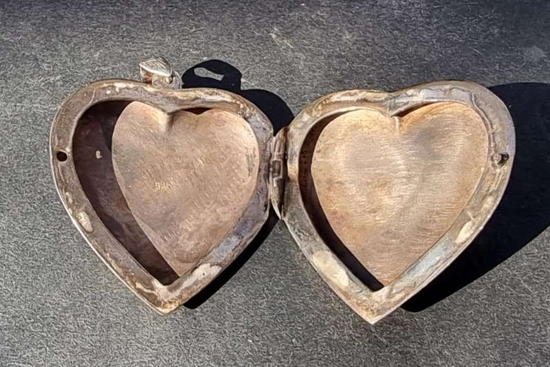 Silver `VINTAGE` LARGE OPENING HEART` Locket Pendant. ( Genuine Silver.)