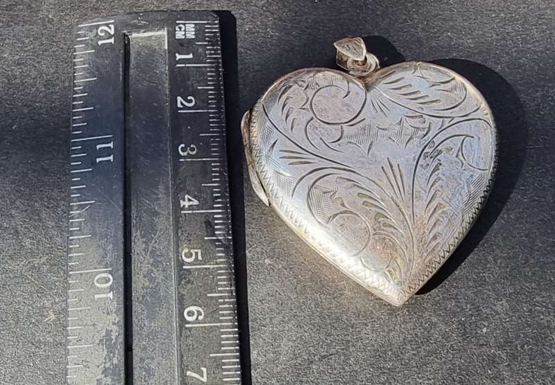Silver `VINTAGE` LARGE OPENING HEART` Locket Pendant. ( Genuine Silver.)