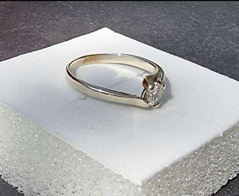 0.30 Carat `NATURAL SOLITAIRE DIAMOND` in a 9CT White Gold.( Genuine Gold)