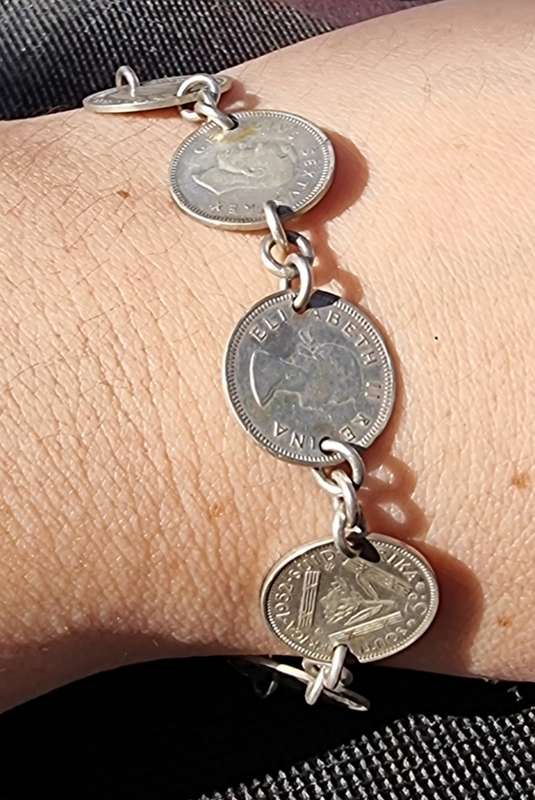 Elizabeth ll and Georgvis 925 Sterling Silver Coin Bracelet. ( Genuine Silver. )