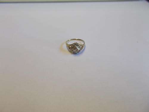9CT GOLD RING WITH 17 DIAMONDS WEIGHT IS 2.6 GRAMS