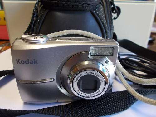 7.0 MP KODAK  CAMERA CAMERA WITH EXTRAS