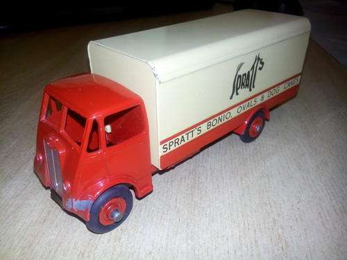 DINKY TOYS "SPRATTS GUY VAN"