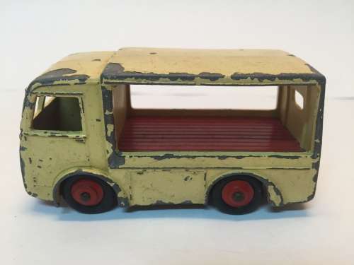 Dinky No 30v - BEV Electric Dairy Van - Meccano - England