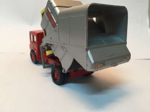Matchbox King Size Refuse Truck no.7