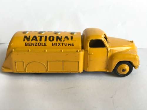 FOR JOHN ONLY - Dinky Toys 443 Studebaker Petrol Tanker ''National Benzole'' original - Mint