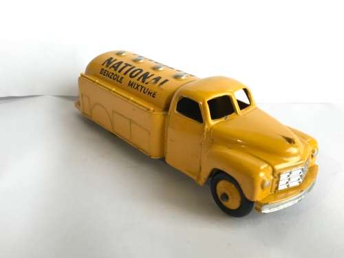 FOR JOHN ONLY - Dinky Toys 443 Studebaker Petrol Tanker ''National Benzole'' original - Mint