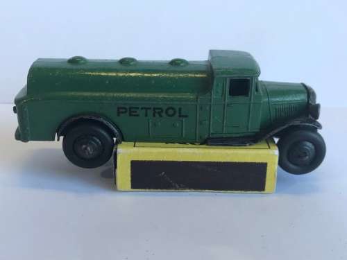 Dinky Toys #25d - Petrol Tank Wagon - Green
