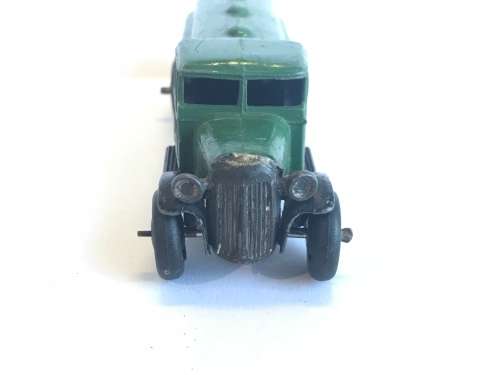 Dinky Toys #25d - Petrol Tank Wagon - Green