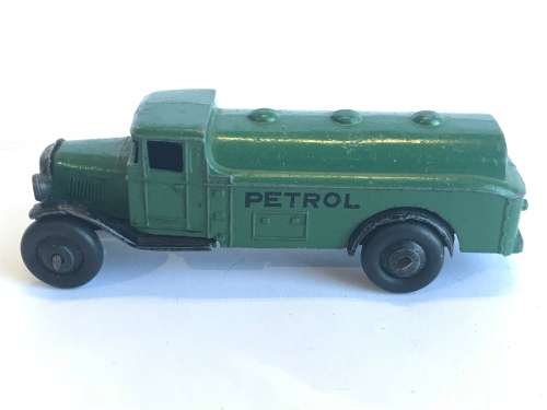 Dinky Toys #25d - Petrol Tank Wagon - Green