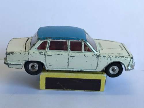 Dinky Toys 135 Triumph 2000
