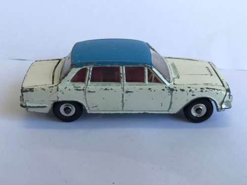 Dinky Toys 135 Triumph 2000