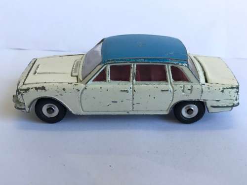 Dinky Toys 135 Triumph 2000