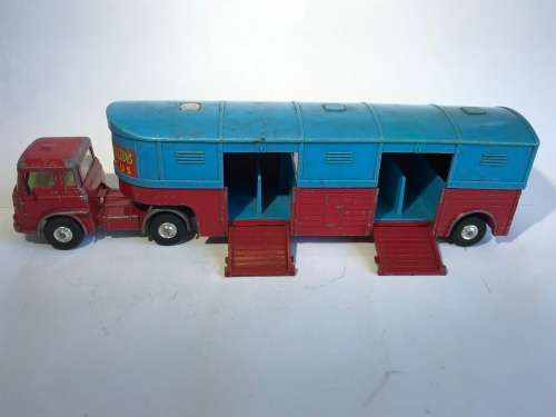Corgi Major Toys No. 1130, Chipperfields Circus Horse Transporter + 3 Horses