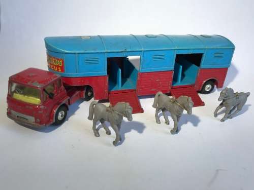 Corgi Major Toys No. 1130, Chipperfields Circus Horse Transporter + 3 Horses